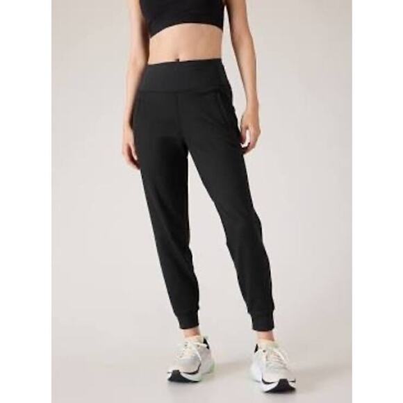 Athleta Pants - Athleta Trekkie 2.0 Joggers Womens Size 8 in Black